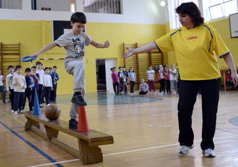 Cum vede un doctor sportiv ideea suplimentării orelor de educaţie fizică: „Nu vreau ca sportul şcolar să însemne 2+2=5!”